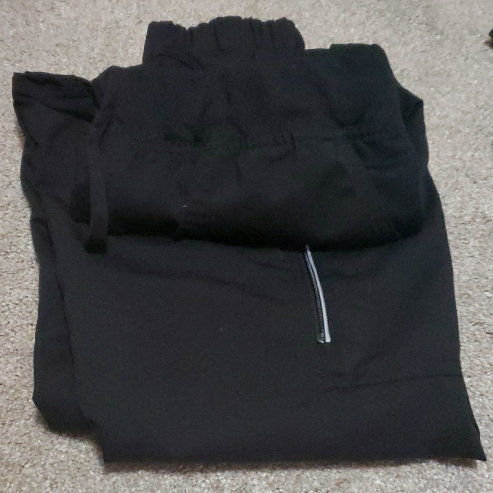 Black small petite Sanibel Scrub Jogger Capris